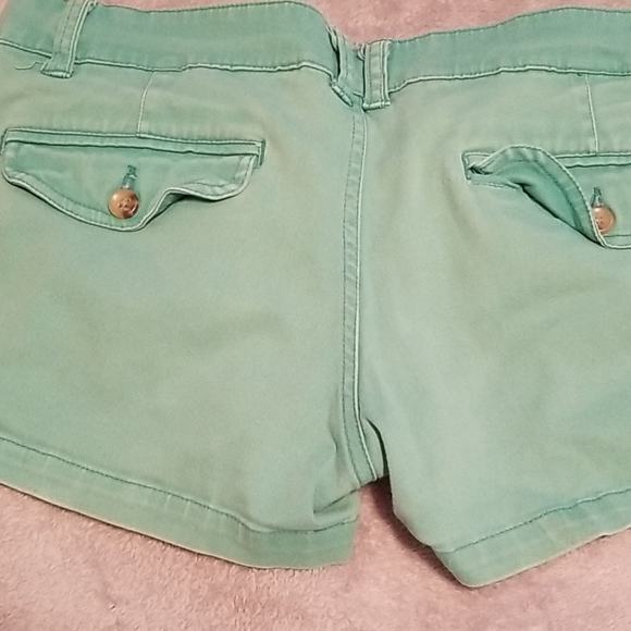 Women shorts - Picture 3 of 3